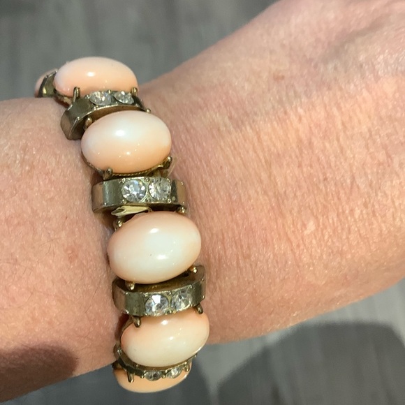 Beautiful pale pink bracelet, stretch* - Picture 1 of 6